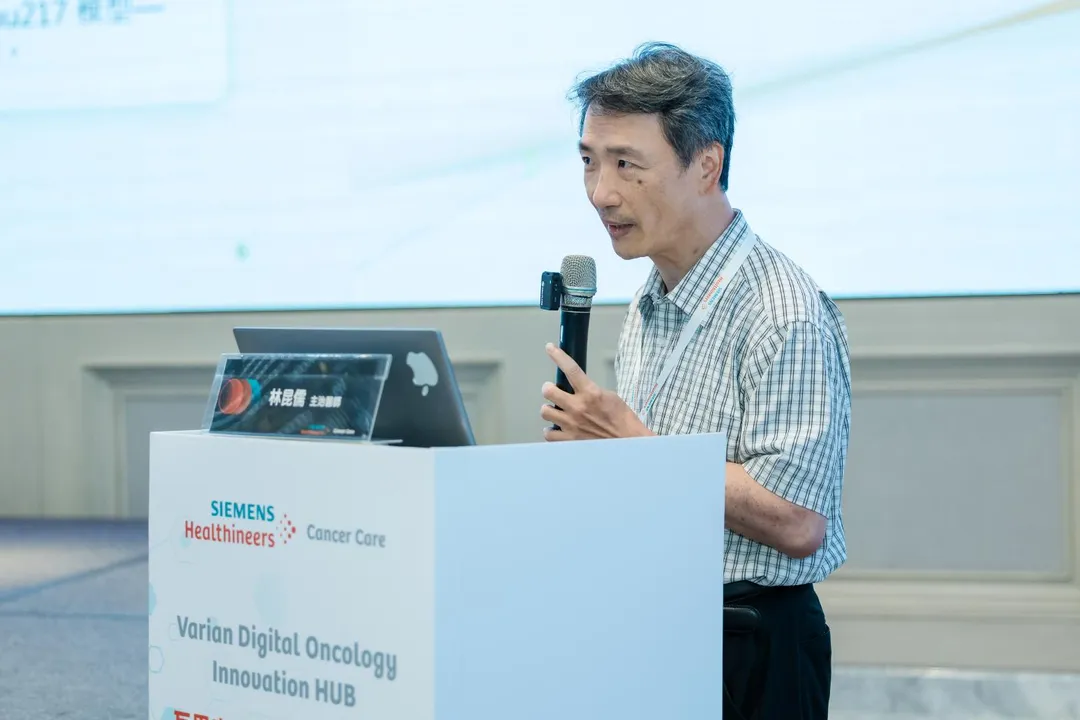 林口長庚核子醫學部林昆儒教授表示，長庚醫院自2015年推動醫療資料結構化工程。透過資料標準化整合病人併發症、用藥及過敏史，搭配臨床決策支援系統（CDSS）協助醫師制定治療策略，並結合臨床資料與AI模型，讓醫療從「看見疾病」進一步發展至「預測風險」。(圖/廠商提供)