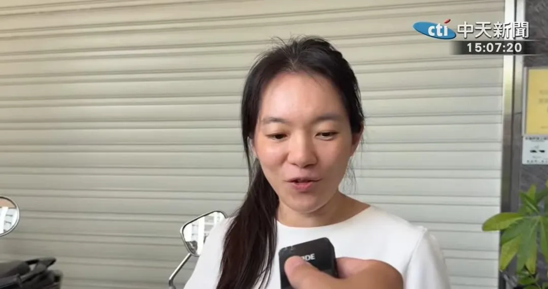 有女網友稱陳幸妤是丈夫的國小同學，兩人曾是同桌，丈夫形容陳幸妤「小時候就很恰」，更爆料她用掉他一整瓶立可白。（圖／中天新聞）