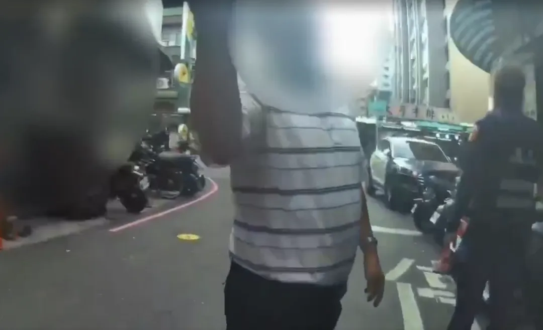 郭男向警方表示,顏男兒子於爭執過程中曾拉扯回收車車門,並用言語施壓,使其心生畏懼。郭男因此對顏男兒子提出妨害公務、恐嚇告訴。(圖/警方提供)