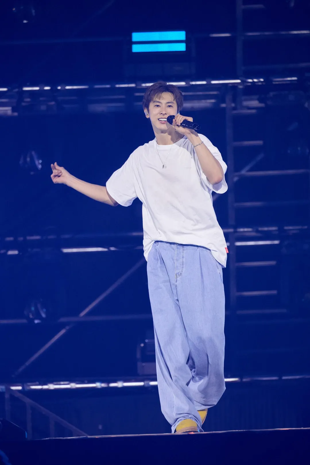 允浩將過去到最新單曲融合於首次巡演中。（圖/SM ENTERTAINMENT 提供）
