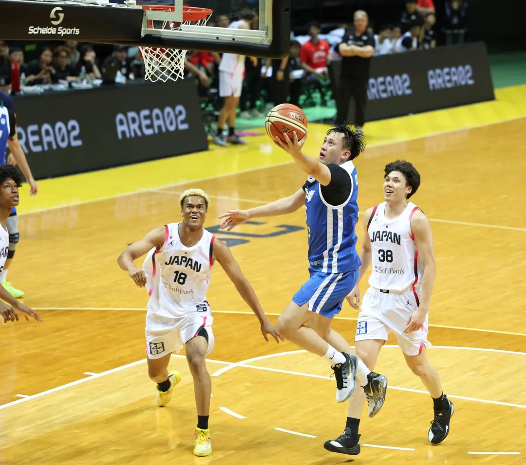 中華藍隊受傷兵潮影響於分組賽僅拿1勝4敗,但受惠於本屆瓊斯盃特殊賽制仍可保送晉級四強。(圖/籃協提供)