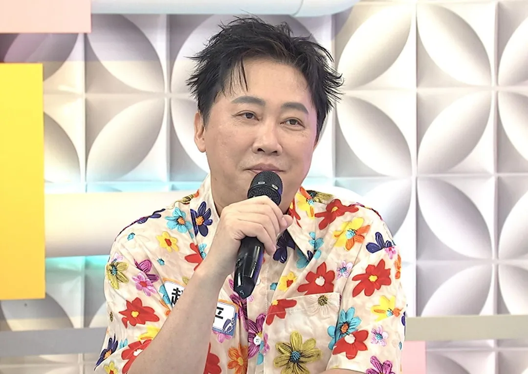 趙正平說自己對老婆很大方，信用卡更是讓老婆任意刷。（圖／中天電視 提供）