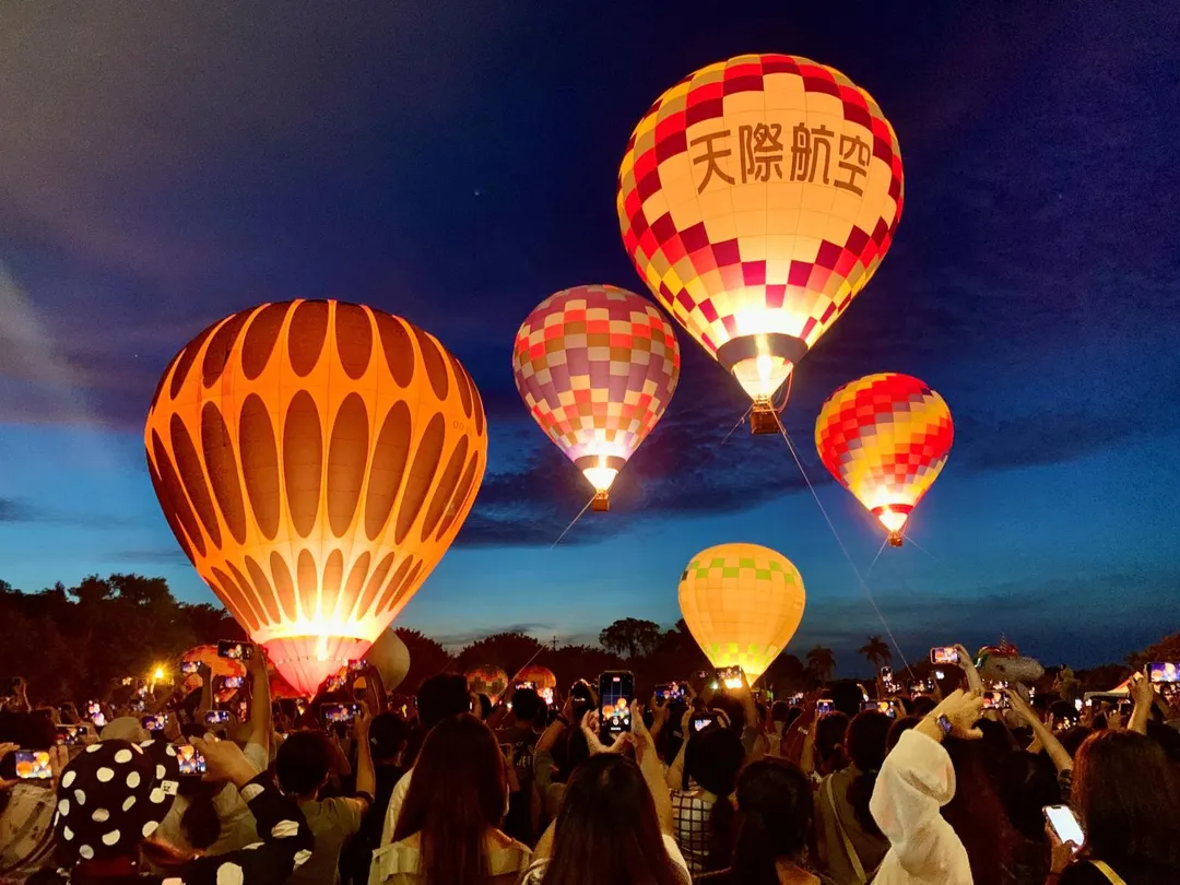 石岡熱氣球光雕秀。(圖/台中市政府提供)