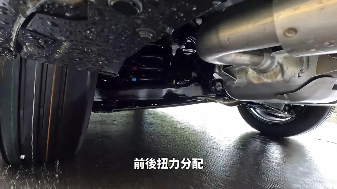 全時i-ACTIV AWD提供前後扭力分配，雨天實際感受（圖／中天車享家朱朱哥來聊車）