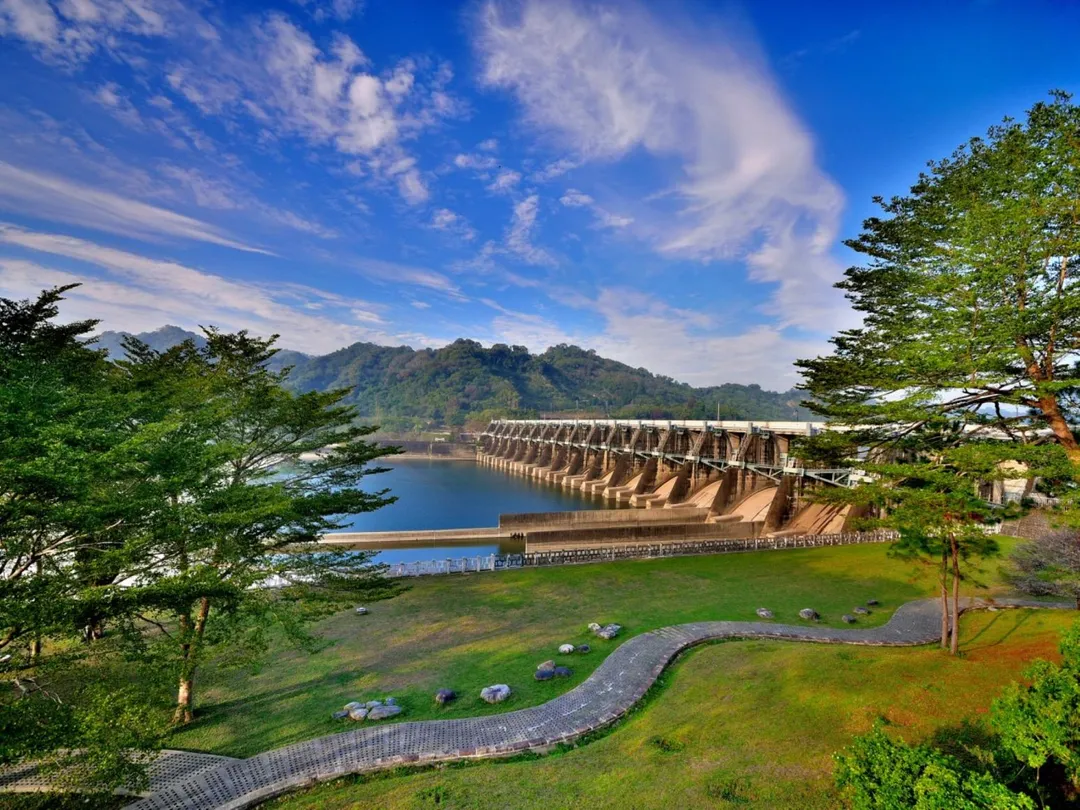 雄偉的「石岡水壩」不僅是台中重要水源地，更是極佳賞鳥勝地。（圖／台中市政府）