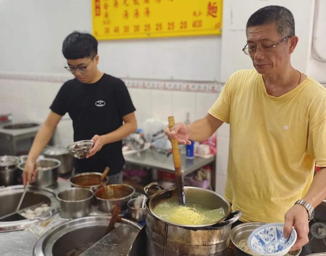 「阿坤麵」近日卻突然投下暫時停業震撼彈,讓許多饕客大感錯愕。(圖/翻攝自阿坤麵臉書)