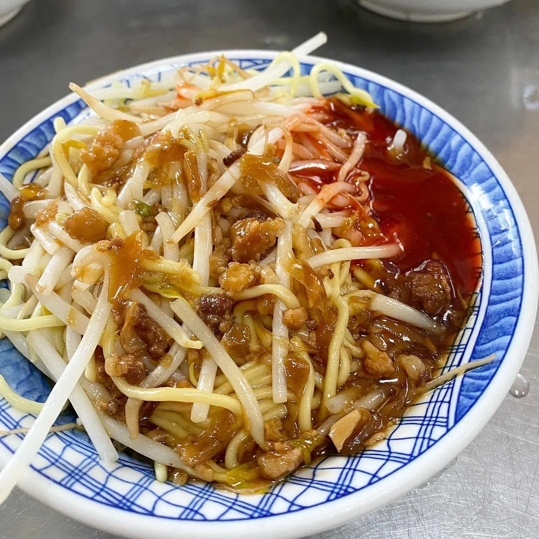 「阿坤麵」是許多老饕心中無法被取代的記憶美食。(圖/翻攝自阿坤麵臉書)