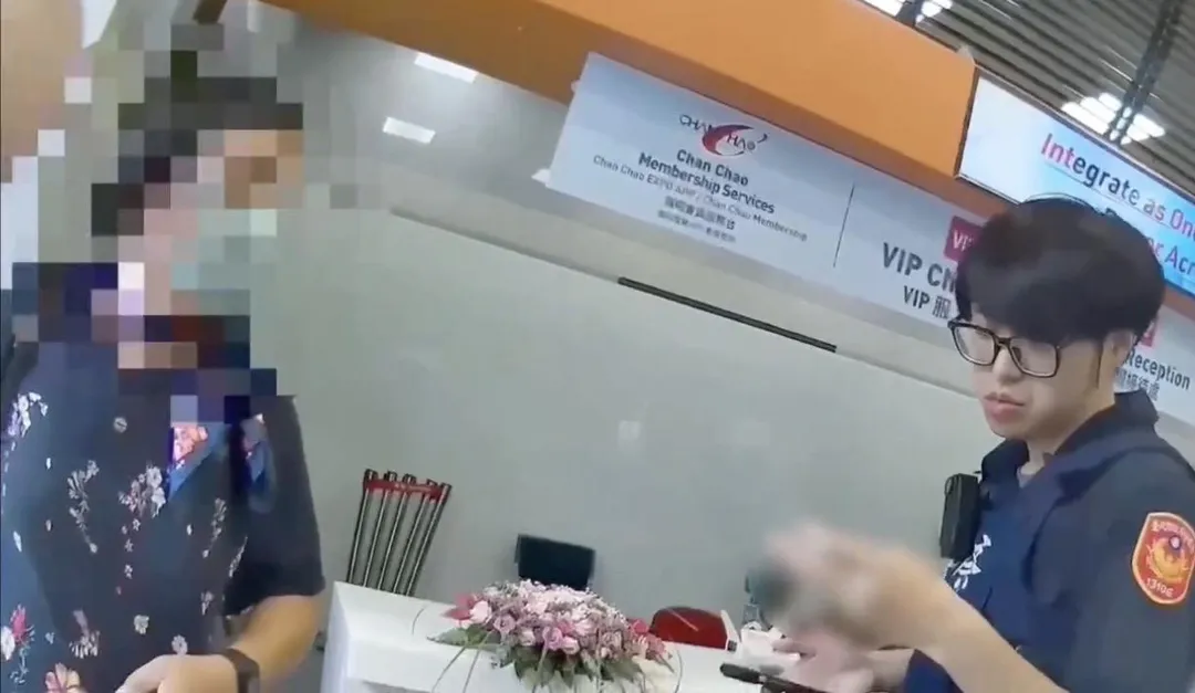 怪阿北穿著女裝進女廁遭警送辦。(圖/翻攝畫面)