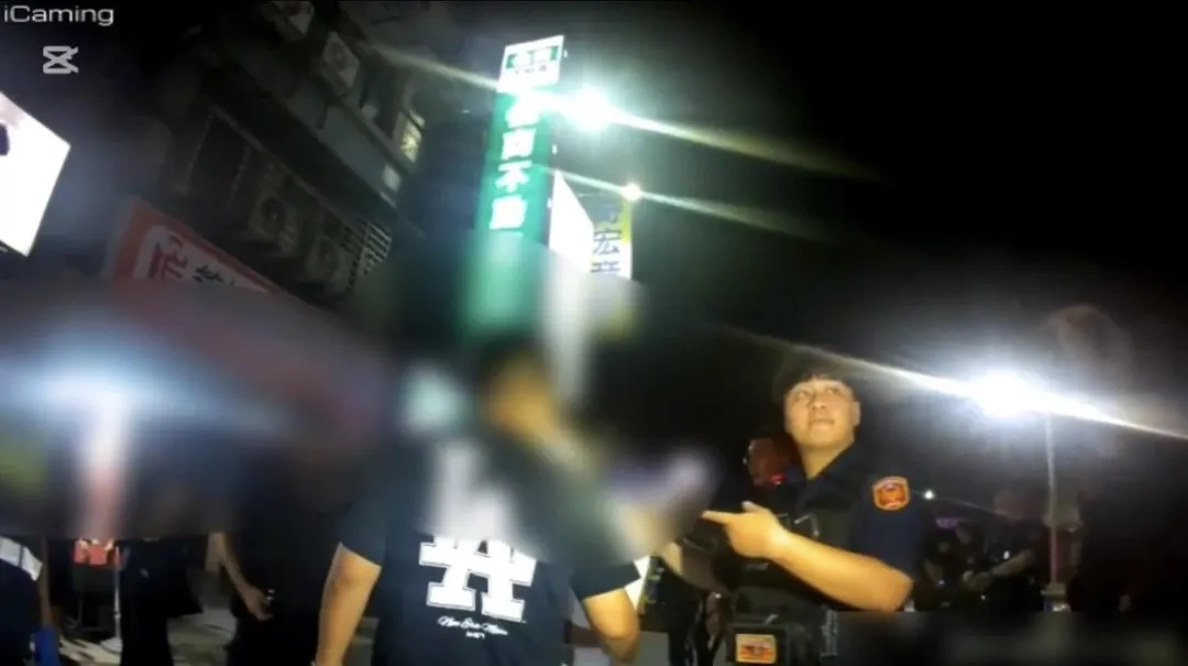 新莊今日凌晨發生鬥毆案件警方趕赴現場。（圖／翻攝畫面）