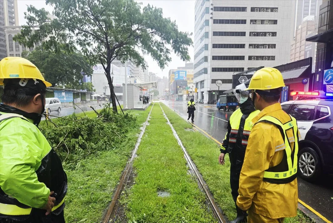 相關單位趕來處理。（圖／中天新聞）