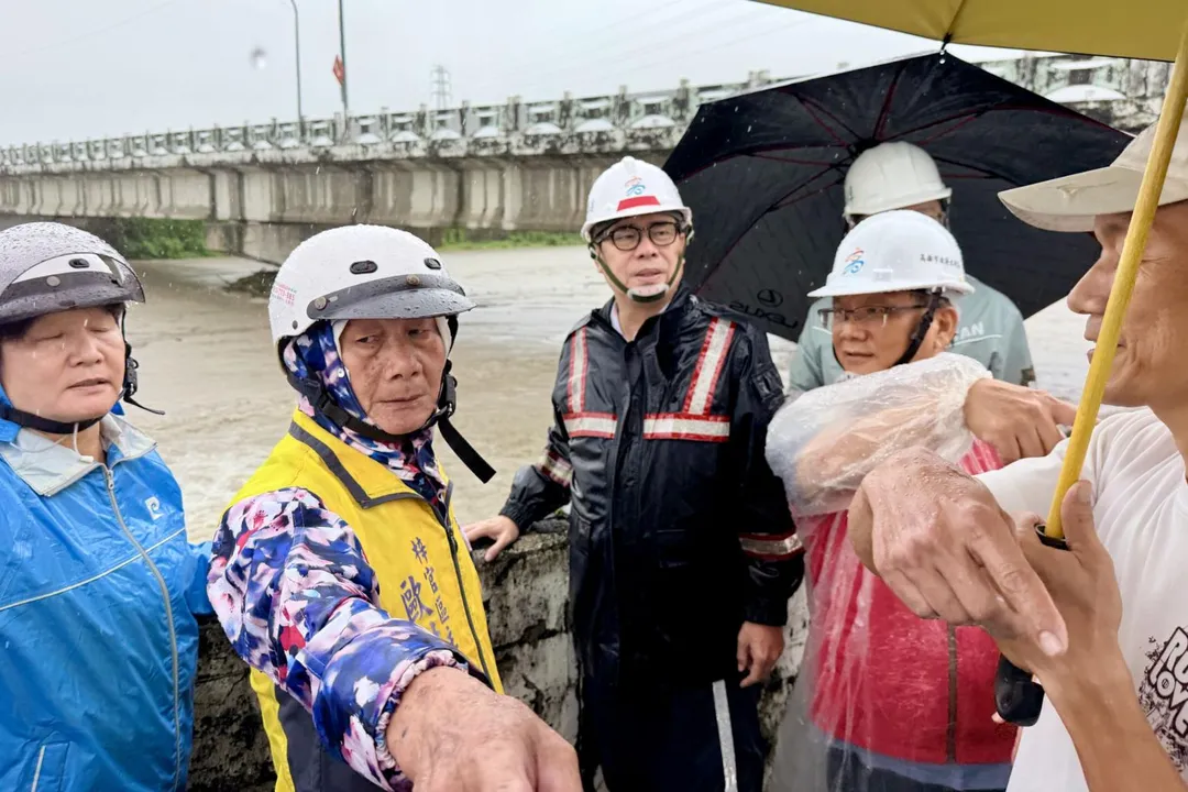 高雄市長陳其邁視察地方災情。（圖／高雄市政府提供）
