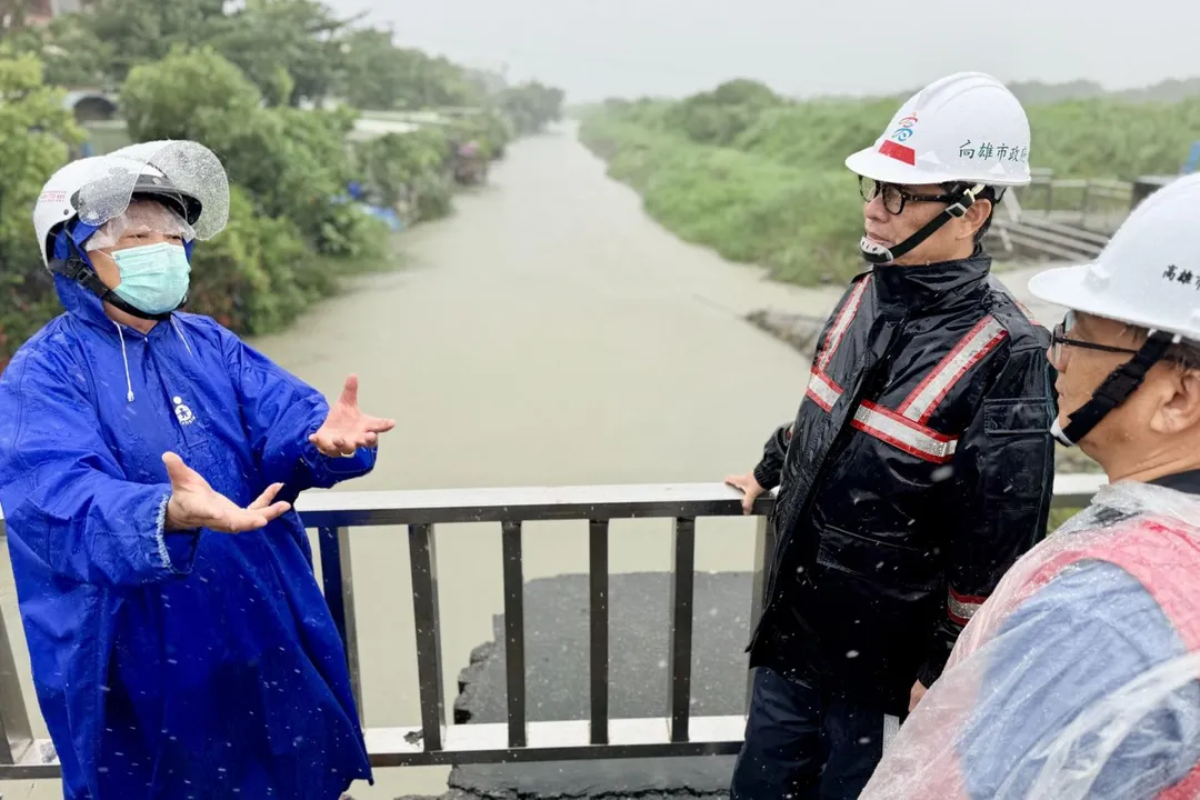 高雄市長陳其邁視察地方災情。（圖／高雄市政府提供）