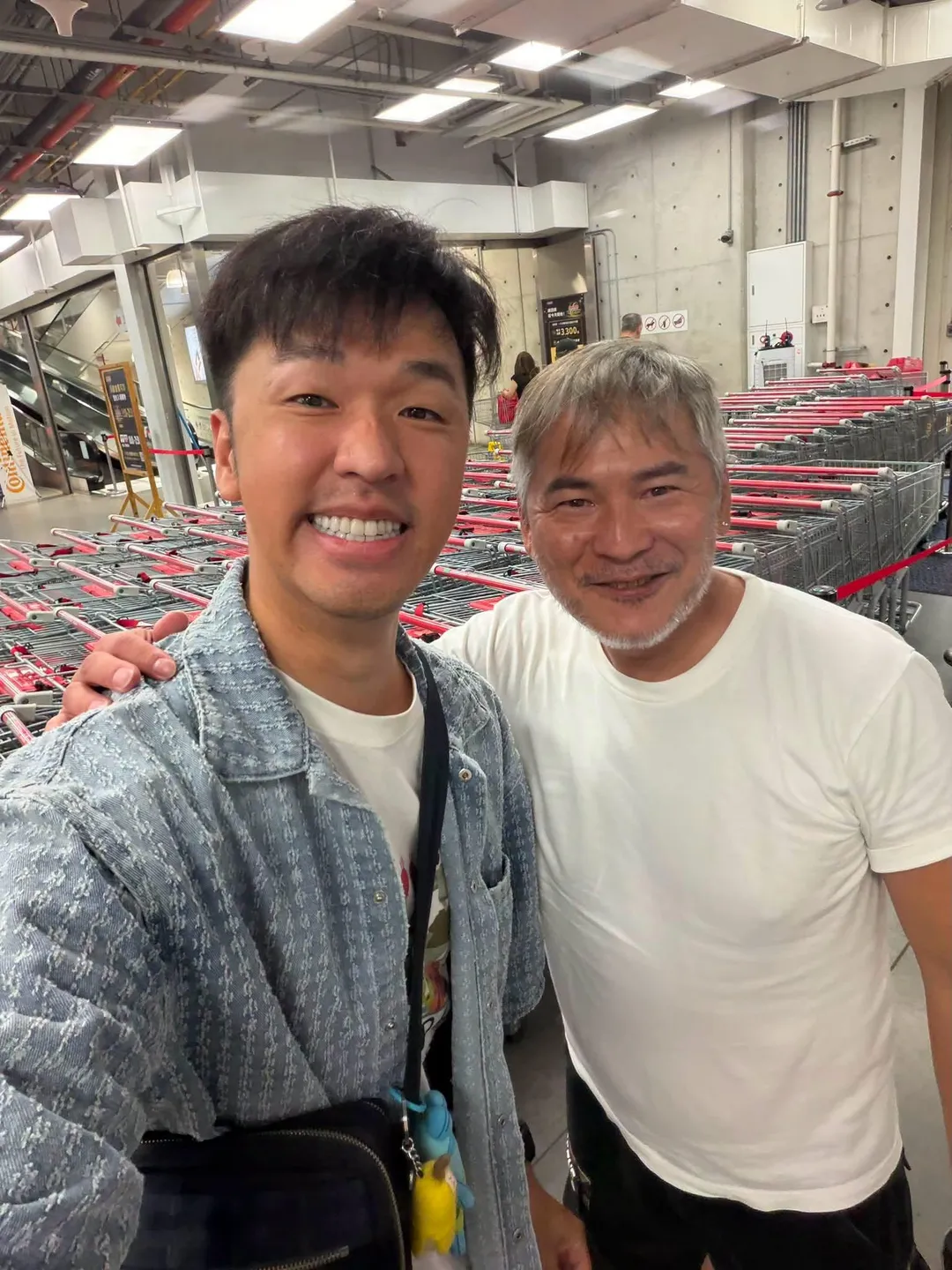 香蕉（左）分享在大賣場巧遇馬國賢（右）的合照。（圖／翻攝自香蕉臉書）