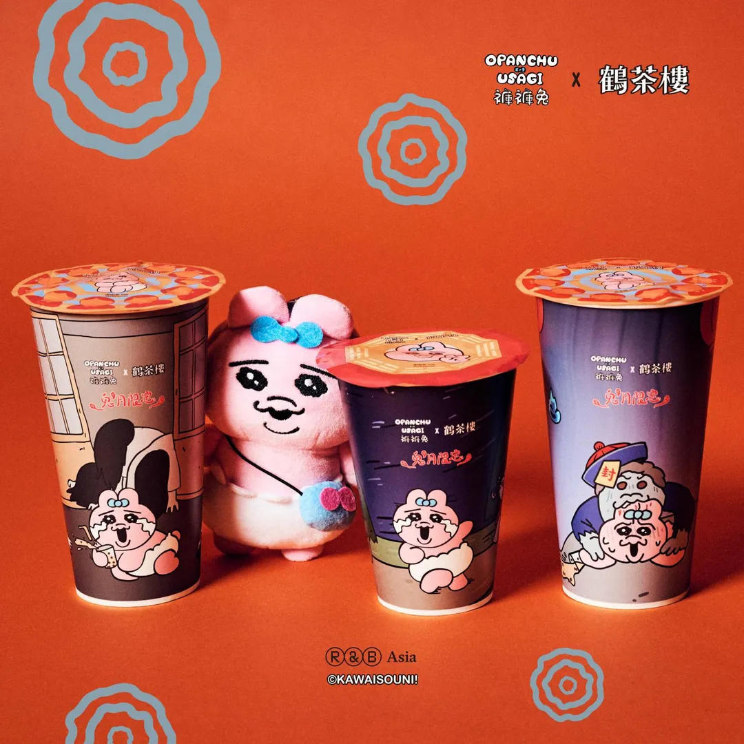 知名手搖品牌鶴茶樓本次特別攜手日本當紅插畫角色「褲褲兔」(Opanchu Usagi),將台式中元節文化與日系倒楣萌感巧妙結合。(圖/鶴茶樓提供)