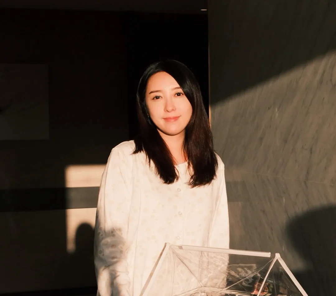 五熊疑涉嫌4月至日本奈良世界遺產藥師寺時，在當地國寶「佛足石」上潑油。（圖／翻攝自五熊臉書）