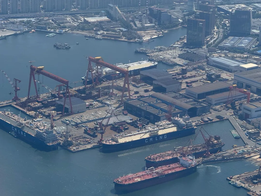 今年5月陸網流傳「004型」航母建造照。（圖／翻攝微博）