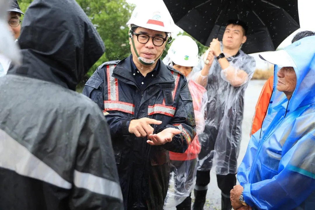 高雄市過去24小時雨量累積達567毫米，市長陳其邁視察災情。（圖／高雄市政府）