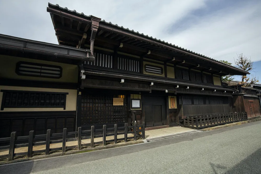 「日下部家住宅」建於明治12年（1879年），以宏偉的樑柱結構與極致的木造工藝著稱。（圖/Tickets in Japan 提供）