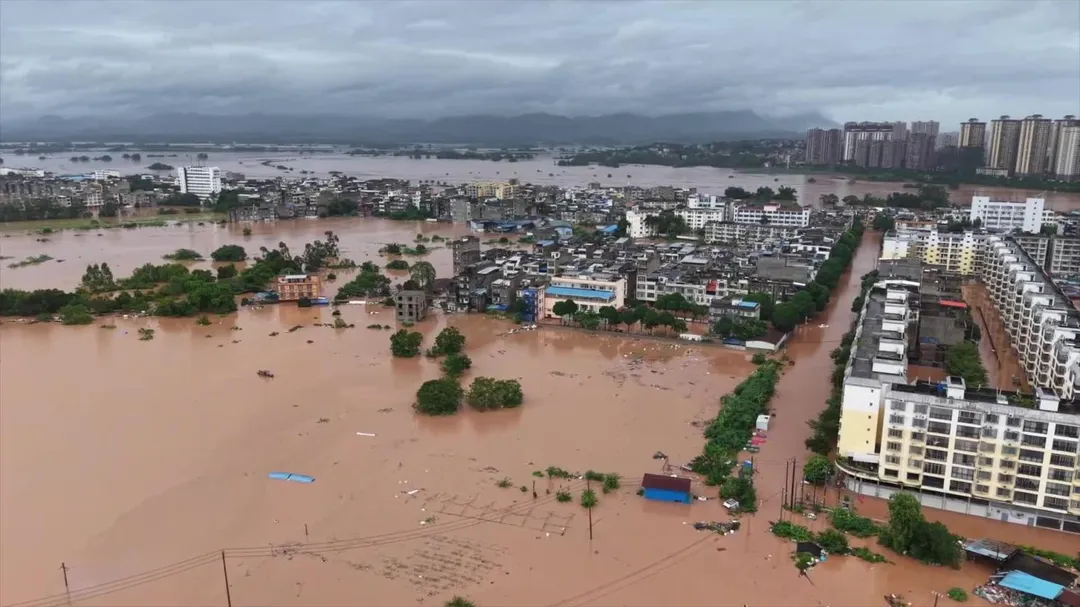 「紫檀」致廣西崇左多地受災，寧明縣緊急轉移群眾。（圖／新華社）