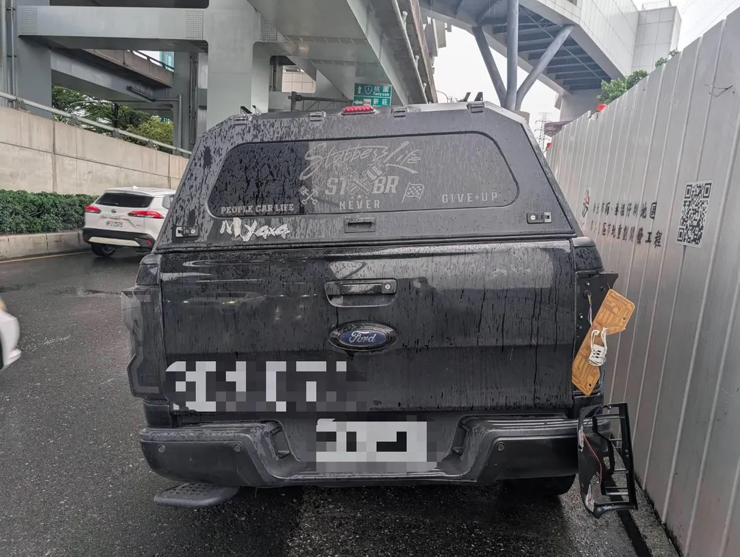 民眾車輛遭擦撞。（圖／警方提供）