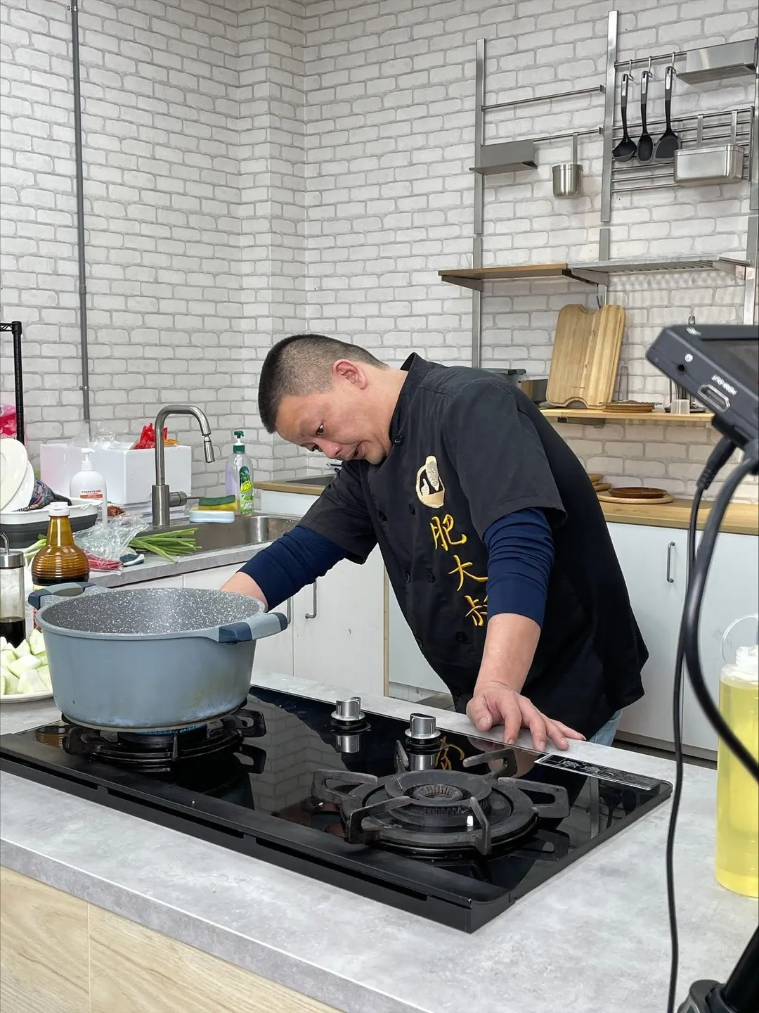 知名料理網紅肥大叔（本名何裕輝）擁有97萬粉絲，不幸猝逝讓許多粉絲相當驚訝。（圖／翻攝自肥大叔臉書）