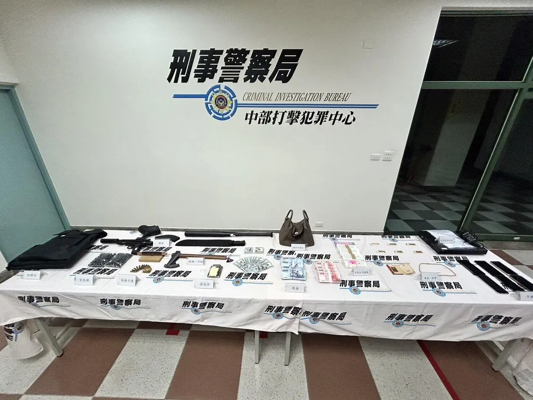 警方查扣的贓證物。（圖／刑事局提供）