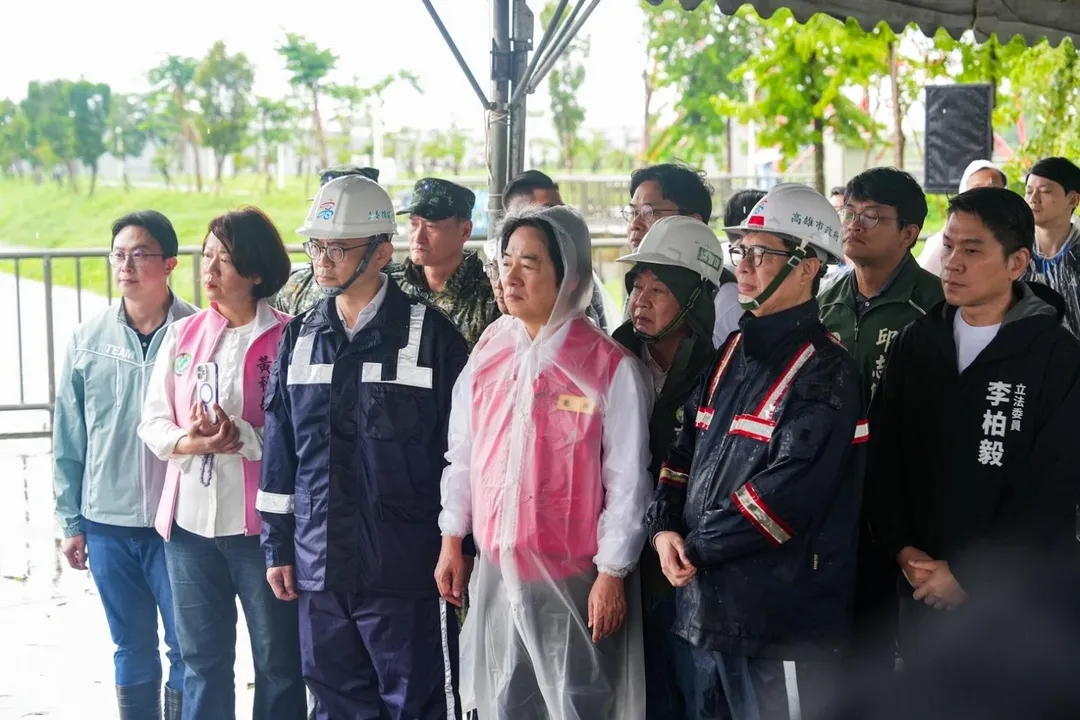 賴總統等人25日視察高雄治水。（圖／立委賴瑞隆辦公室提供）