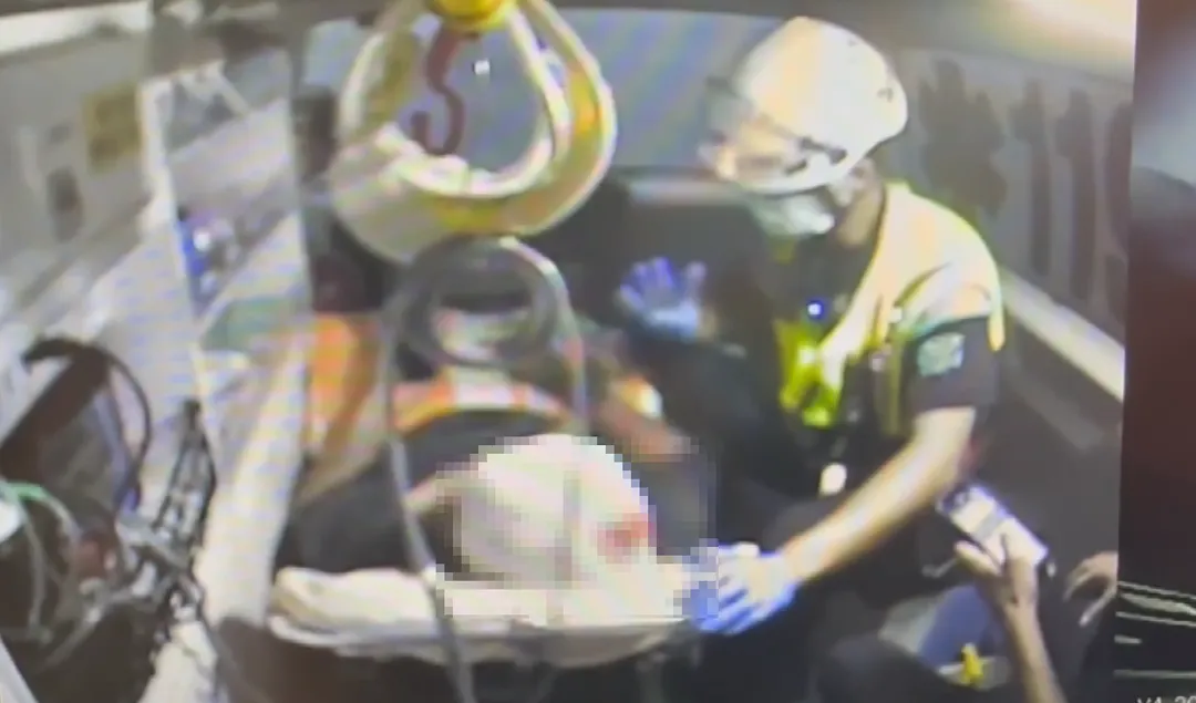 黃男寡不敵眾,遭多人攻擊至頭部受傷、頭破血流,身體多處擦傷,曾女則臉部及手腳多處擦挫傷。(圖/中天新聞)