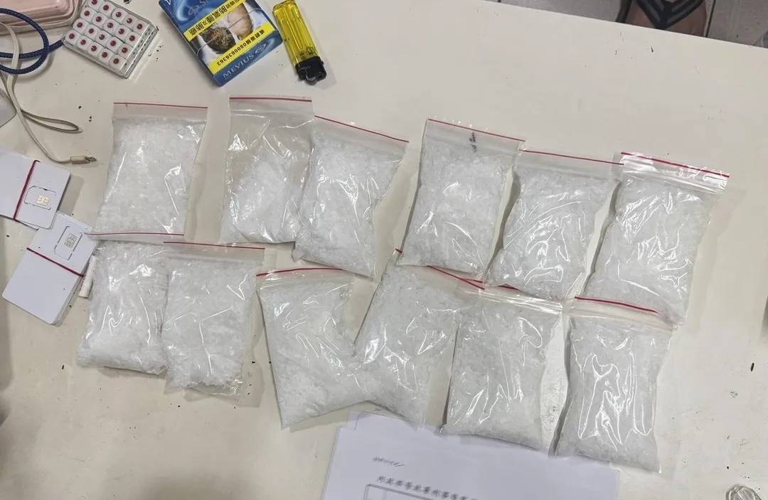 警方查扣大量毒品。(圖/翻攝畫面)
