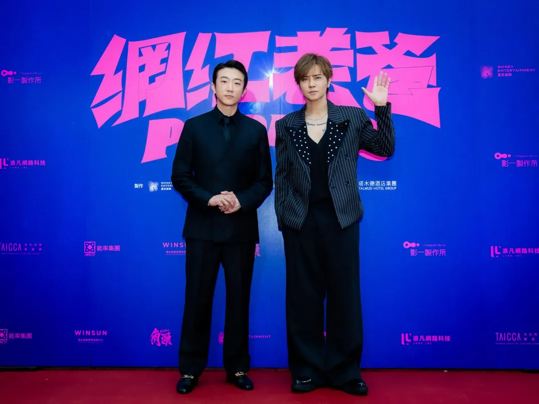 羅志祥（右）在片中飾演人氣網紅「SK」，與張懷秋（左）堪稱「笑料雙帥組」。（圖／曼尼娛樂 提供）