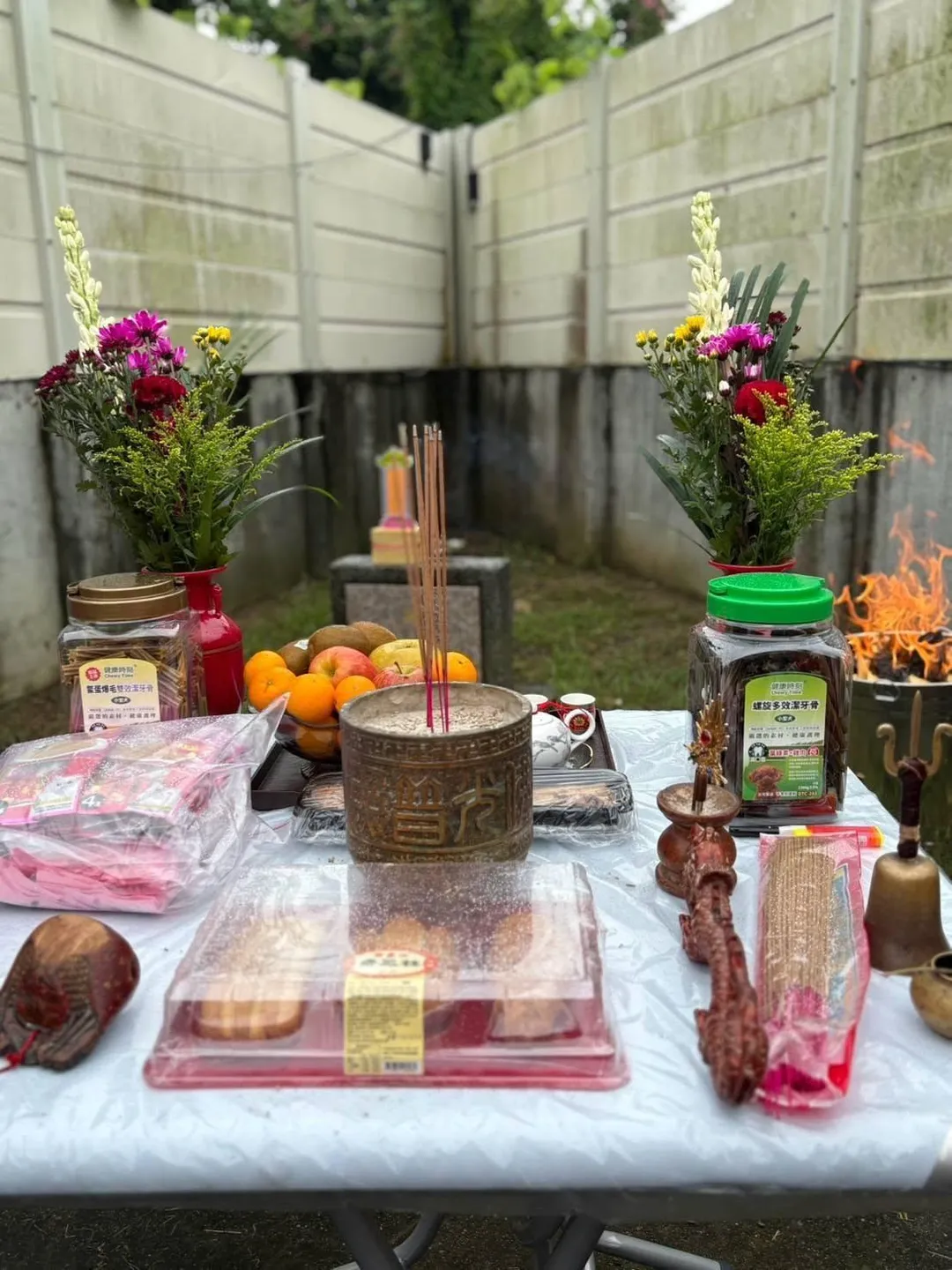 準備潔牙骨等供品祭祀。（圖／翻攝自「綏靖侯-嘉義城隍廟」臉書）