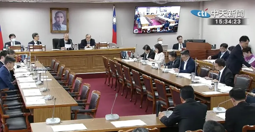 立法院長韓國瑜26日下午針對無人載具條例進行朝野協商。（圖／中天新聞）