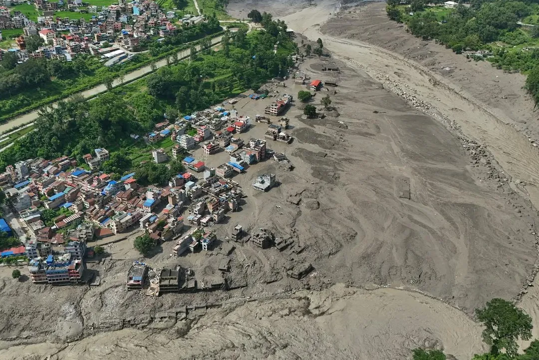 尼泊爾突發洪水釀17死，逾380人失聯、430MW水電容量受衝擊。（圖／美聯社，下同）