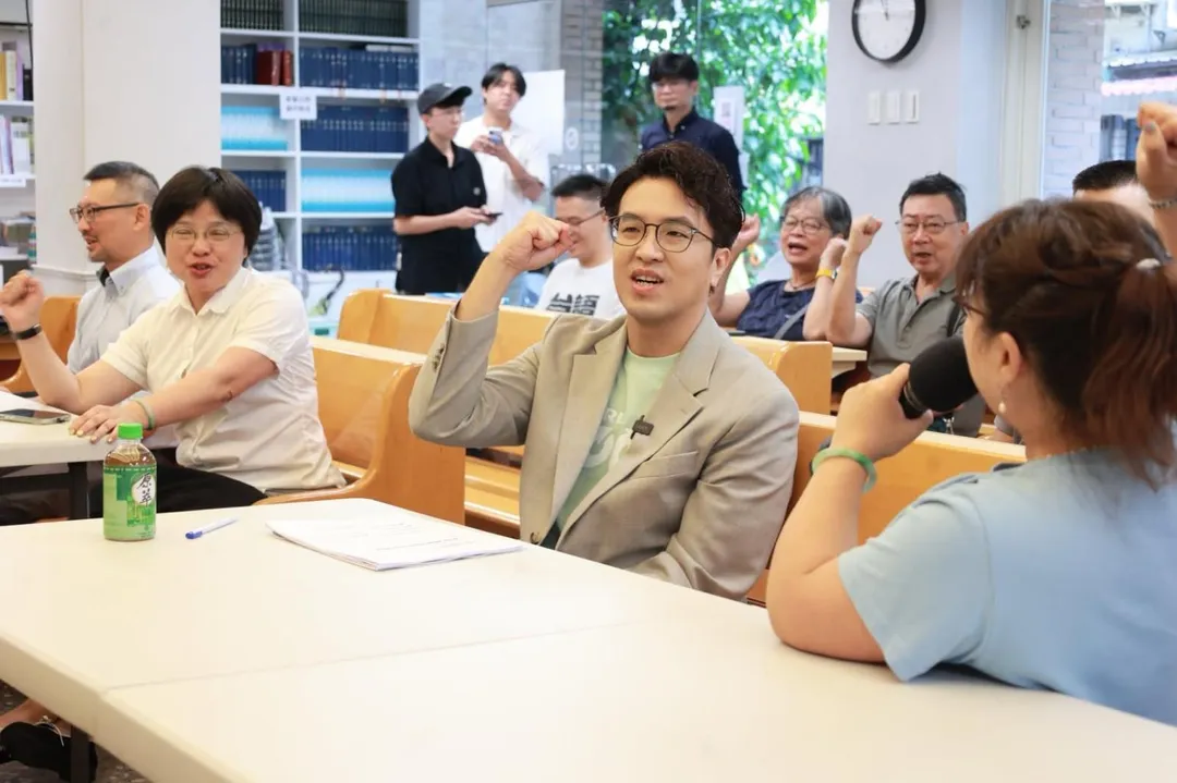 沈伯洋昨日接受專訪時表示，目前正在排時間，一旦時間確認將南下拜訪陳水扁。（圖取自沈伯洋臉書）
