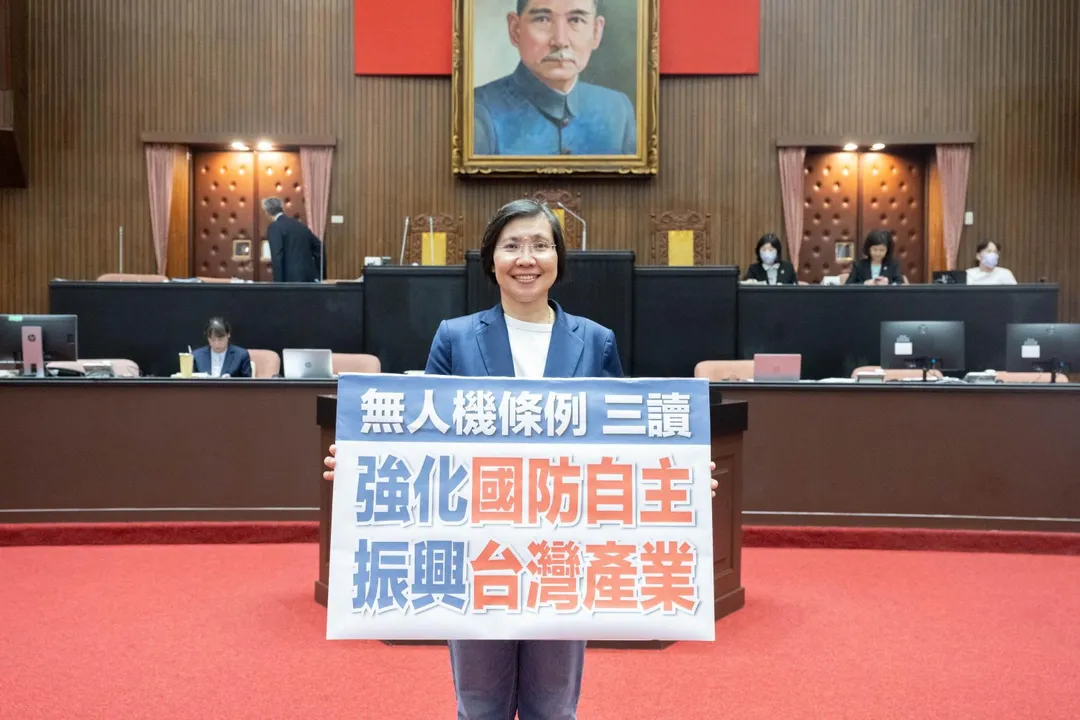 立院27日三讀通過無人載具發展條例，國民黨新竹縣長參選人、立委徐欣瑩表示，無人機產業將帶動新竹科技再升級，打造台灣第二座「護國神山」。（圖／徐欣瑩辦公室提供）