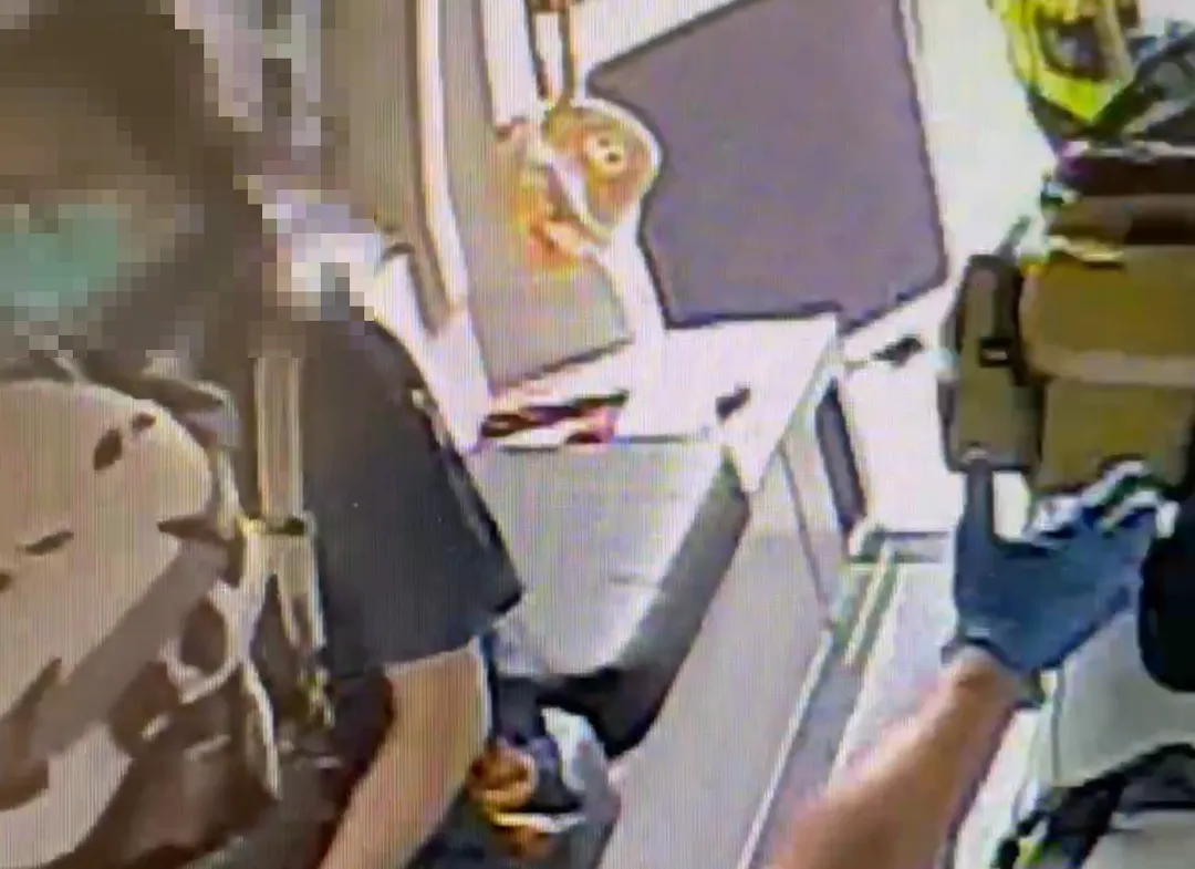 救護人員立即給予兩人生命徵象監測與適當救護處置，隨後將2名傷者均送往衛生福利部彰化醫院接受後續救治。（圖／翻攝畫面）