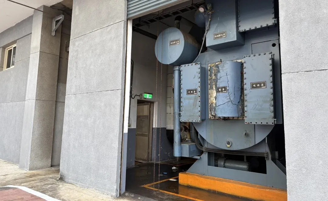 新北泰山一間工廠發生觸電意外男子命危送醫。(圖/翻攝畫面)