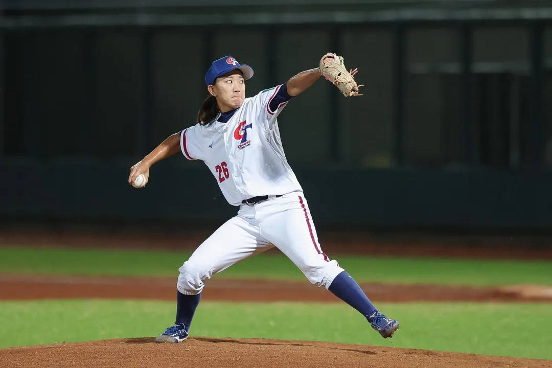 27歲的女棒世界盃賽事中華隊選手張甄芸本業是星宇航空空服員。(圖/翻攝自Facebook@中華民國棒球協會粉絲團)