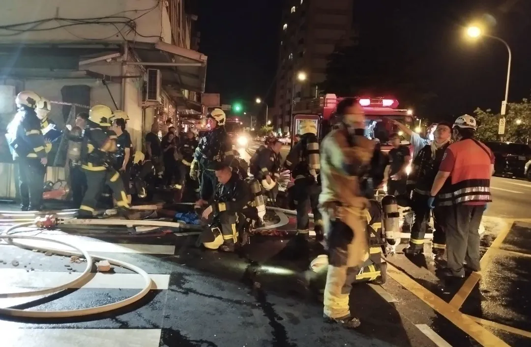 大批警消人員到場救援。（圖／翻攝畫面）