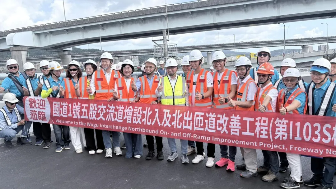 侯友宜視察國道1號五股、林口交流道改善工程,蘇巧慧也一同出席。(圖/新北市府)