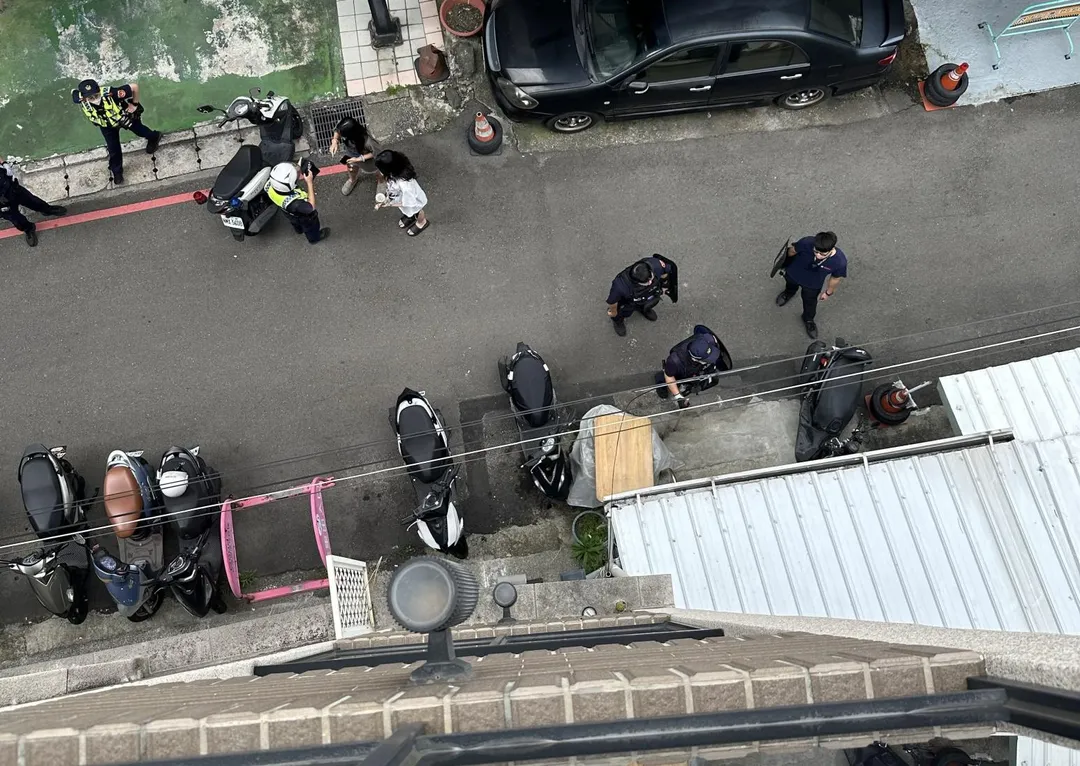 警方到場了解情況。（圖／Threads網友@wood____1222提供）
