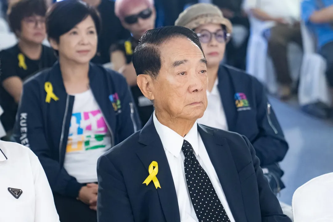 宋楚瑜回憶陳盈潔在2000年時零酬助選,一度激動哽咽。(圖/單程旅行社 提供)