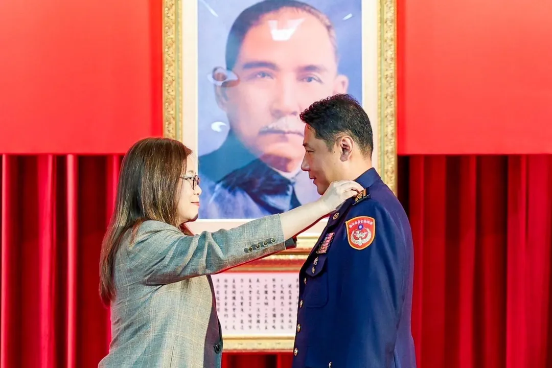署本部參議李思賢陞任少將。(圖/海巡提供)