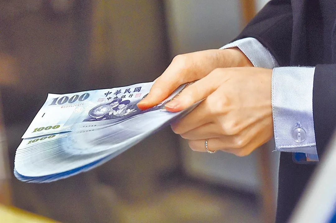 國民黨團提案普發2萬現金，立法院逕付二讀（報系資料照）
