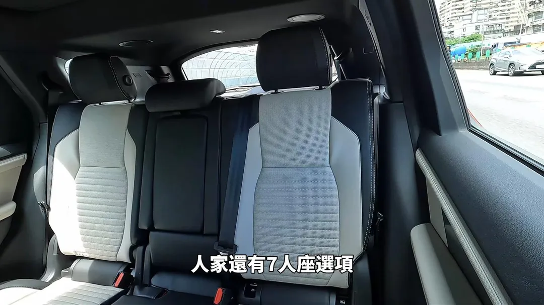 Discovery Sport Landmark Edition提供5+2三排座椅，最多可乘坐7人（圖／中天車享家朱朱哥來聊車）