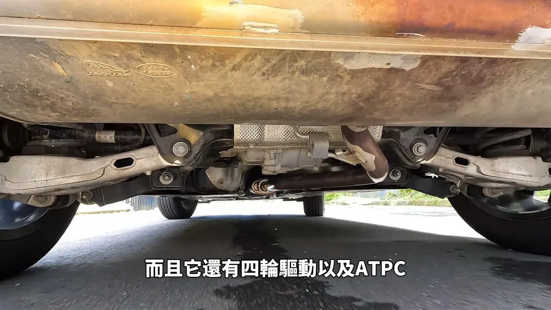 Discovery Sport Landmark Edition搭載四輪驅動與ATPC全地形控制系統（圖／中天車享家朱朱哥來聊車）