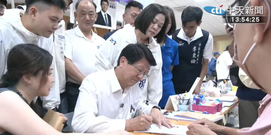 謝龍介登記參選台南市長。(圖/中天新聞)