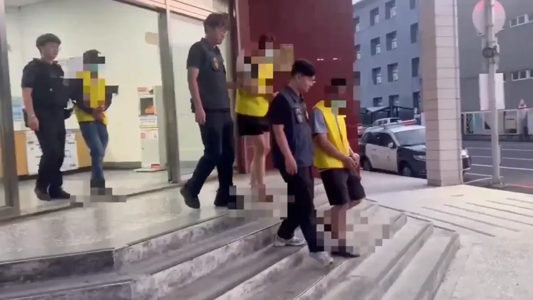 檢方認為，林姓、陳姓、辛姓男子與王姓女子涉犯私行拘禁、重傷害及殺人未遂罪嫌重大，且有逃亡、串證之虞，向法院聲押禁見獲准。（圖／警方提供）