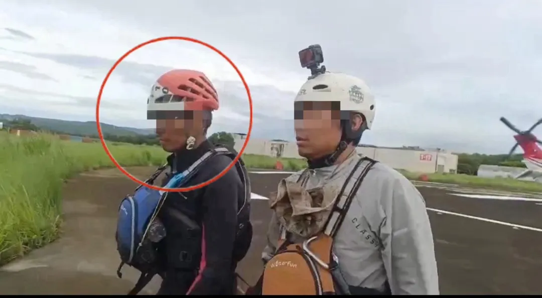 2名獲救者中的劉姓男子（左），竟是中搜的隊員。（圖／中天新聞）