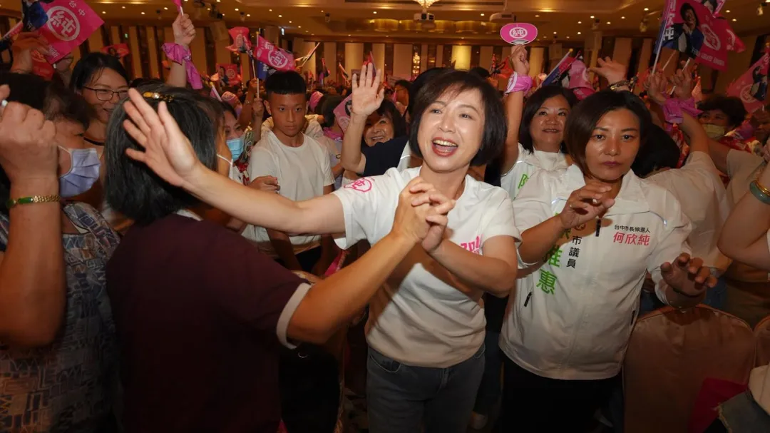 民進黨台中市長參選人何欣純2日完成登記（攝自何欣純臉書）